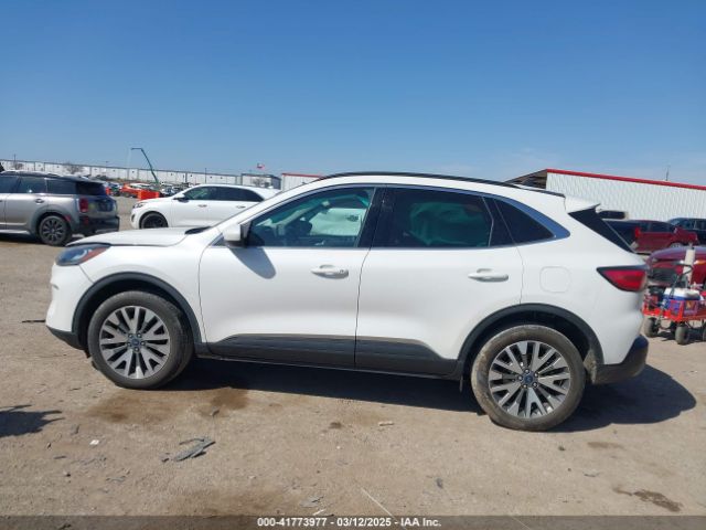 1FMCU9J97NUA56239 Ford Escape Titanium
