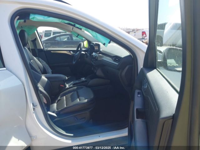 1FMCU9J97NUA56239 Ford Escape Titanium