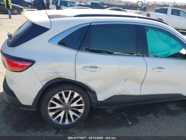 1FMCU9J97NUA56239 Ford Escape Titanium