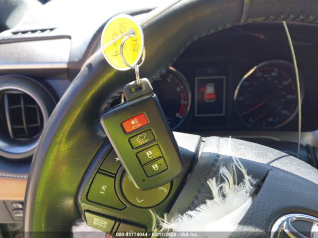 JTMNFREV9JJ738310 Toyota RAV4 SE