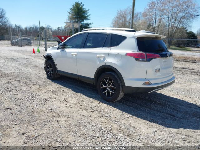 JTMNFREV9JJ738310 Toyota RAV4 SE