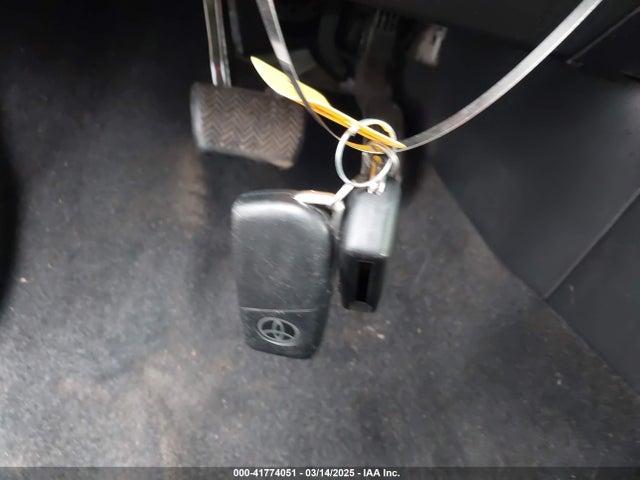 JTDEPRAE7LJ051171 Toyota COROLLA LE