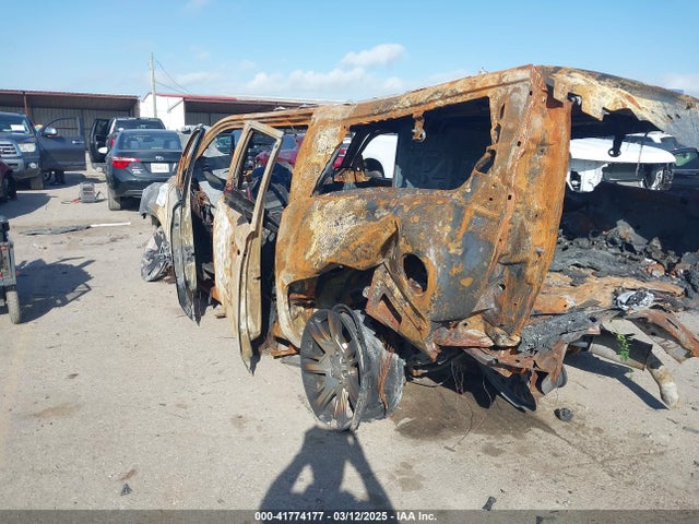 2019 CADILLAC ESCALADE ESV 1GYS4HKJ8KR154854 Photo 2