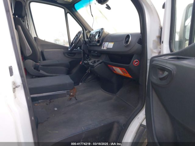 WD3PF1CDXKP148405 Mercedes-Benz Sprinter 2500 High Roof V6