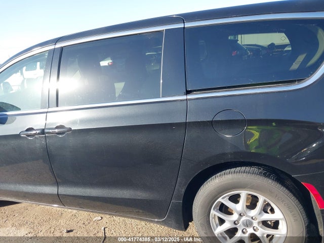 Chrysler Pacifica Touring L 2023 2C4RC1BG4PR553054 Image 14
