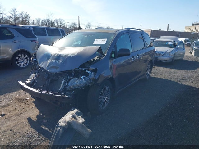 5TDYZ3DC1KS009336 Toyota Sienna Xle 8 Passenger