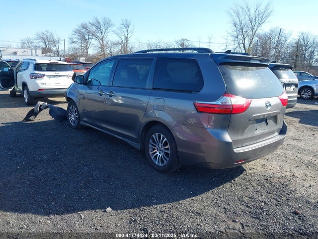 5TDYZ3DC1KS009336 Toyota Sienna Xle 8 Passenger