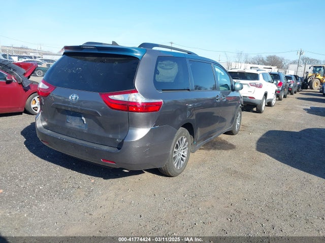5TDYZ3DC1KS009336 Toyota Sienna Xle 8 Passenger