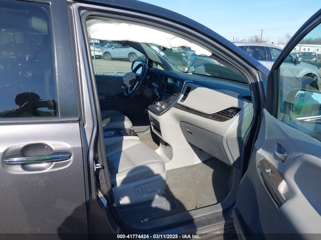 5TDYZ3DC1KS009336 Toyota Sienna Xle 8 Passenger