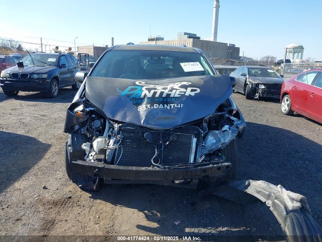 5TDYZ3DC1KS009336 Toyota Sienna Xle 8 Passenger