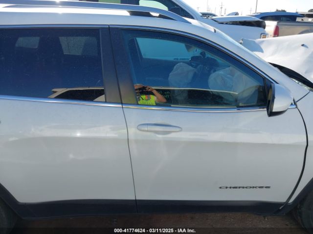 1C4PJLCB8GW230578 Jeep Cherokee Latitude