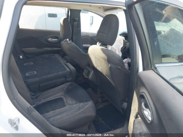 1C4PJLCB8GW230578 Jeep Cherokee Latitude