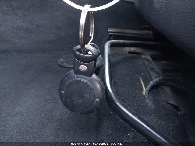 2011 MINI COOPER WMWSU3C57BT251053 Photo 10