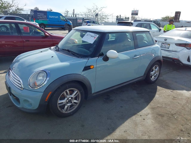 2011 MINI COOPER WMWSU3C57BT251053 Photo 1
