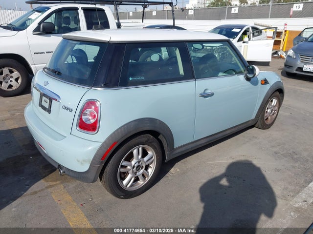 2011 MINI COOPER WMWSU3C57BT251053 Photo 3