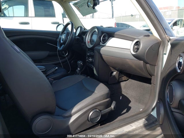 2011 MINI COOPER WMWSU3C57BT251053 Photo 4
