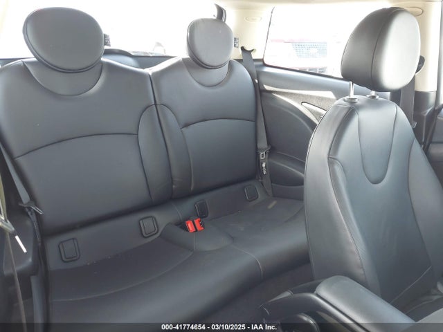 2011 MINI COOPER WMWSU3C57BT251053 Photo 7