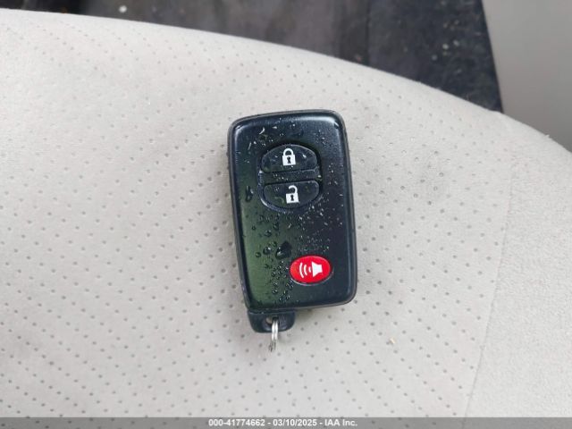 JTDKN3DU8E0369379 Toyota Prius Two