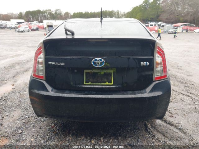 JTDKN3DU8E0369379 Toyota Prius Two