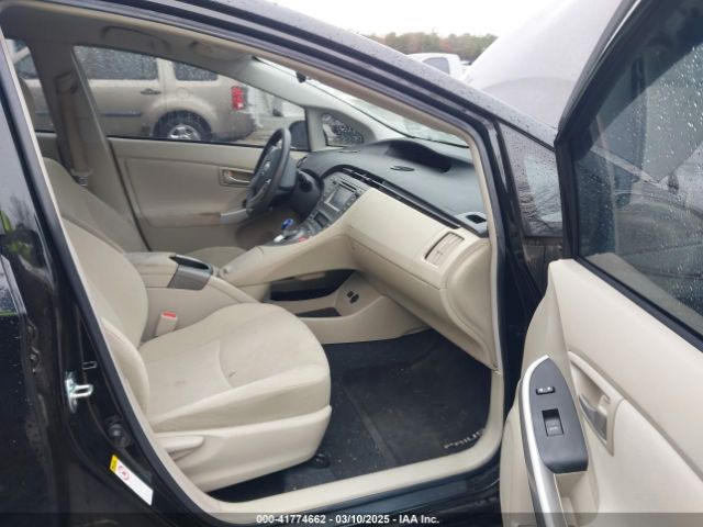 JTDKN3DU8E0369379 Toyota Prius Two