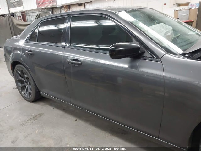 2C3CCAAG2JH282018 Chrysler 300 Touring