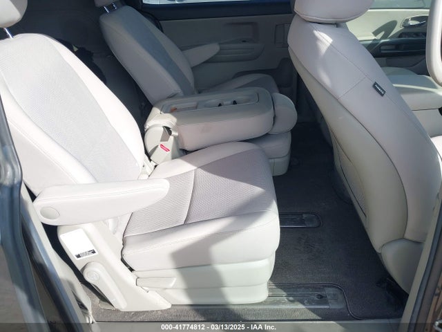 KNDMB5C13L6617567 KIA SEDONA LX