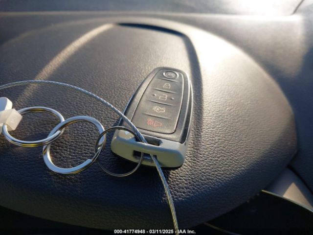 1FMCU9JD2HUD59180 Ford Escape Titanium