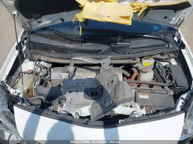 JTDKN3DU4E1824822 Toyota Prius Three