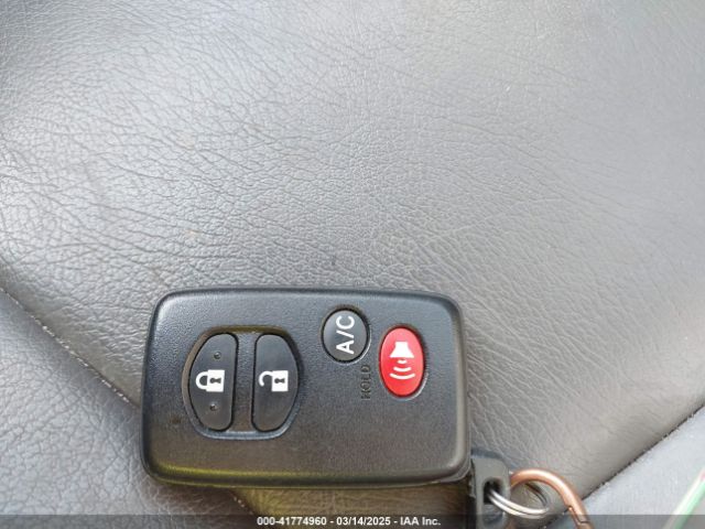 JTDKN3DU4E1824822 Toyota Prius Three