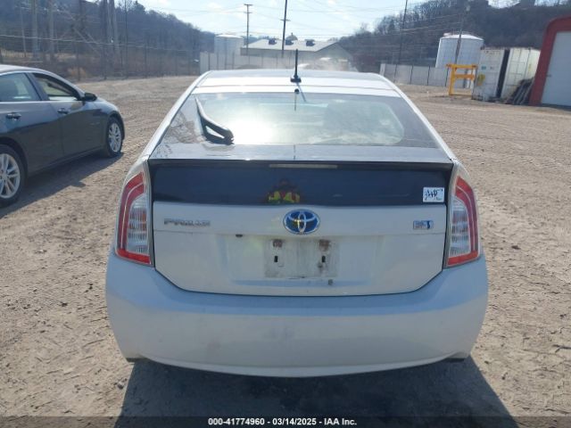JTDKN3DU4E1824822 Toyota Prius Three