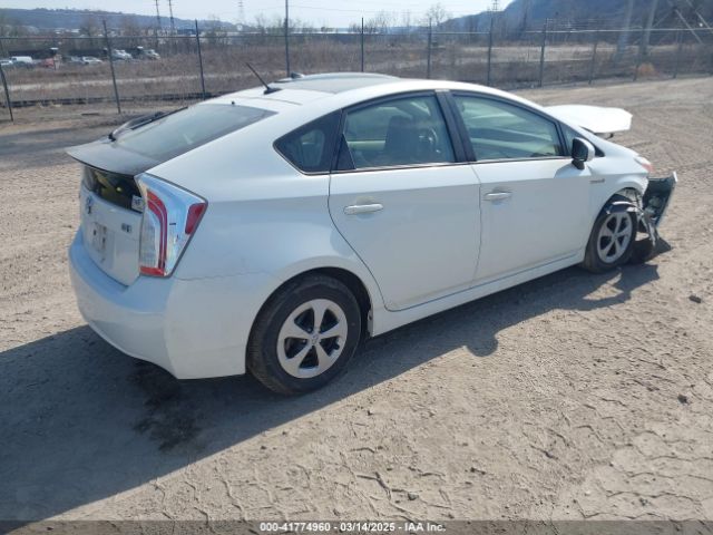 JTDKN3DU4E1824822 Toyota Prius Three
