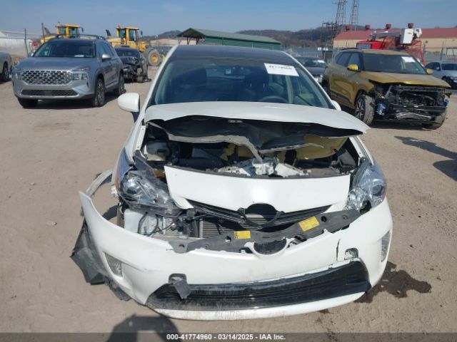 JTDKN3DU4E1824822 Toyota Prius Three