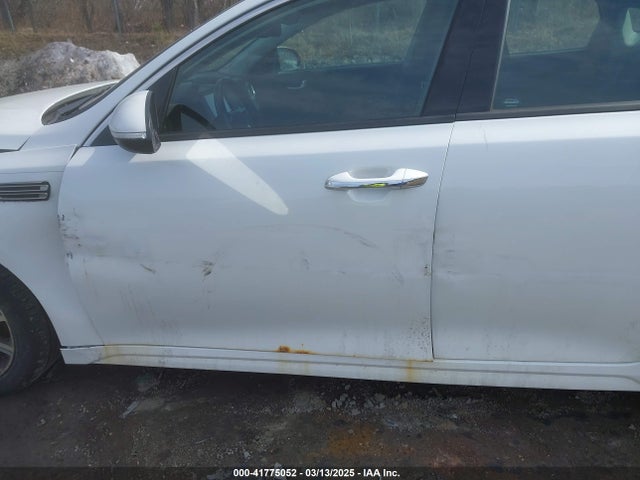 5XXGT4L38KG300213 KIA Optima Lx