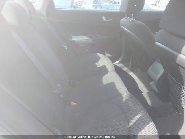 5XXGT4L38KG300213 KIA Optima Lx