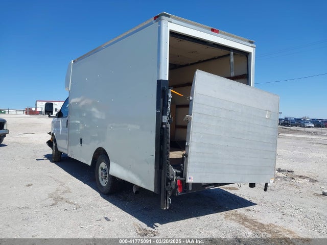 41775091 :رقم المزاد ، 1GD37RCF8H1163252 vin ، 2017 Gmc Savana Cutaway Work Van مزاد بيع