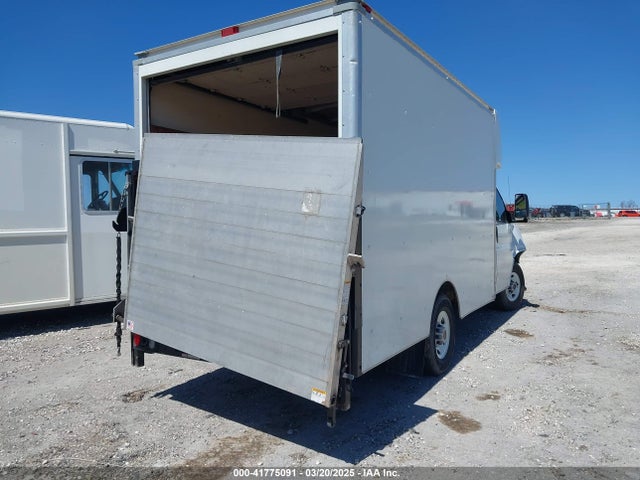 41775091 :رقم المزاد ، 1GD37RCF8H1163252 vin ، 2017 Gmc Savana Cutaway Work Van مزاد بيع