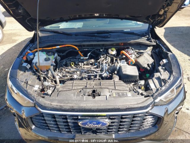 1FMCU9JZXPUB41868 Ford Escape Platinum