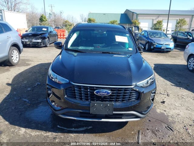 1FMCU9JZXPUB41868 Ford Escape Platinum