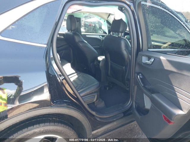 1FMCU9JZXPUB41868 Ford Escape Platinum