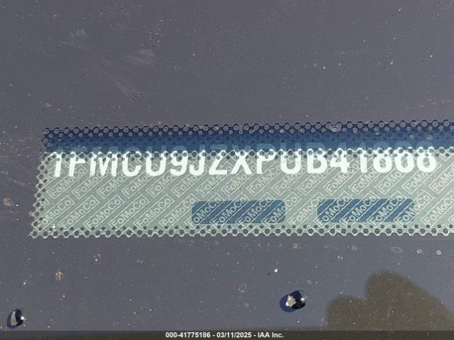 1FMCU9JZXPUB41868 Ford Escape Platinum