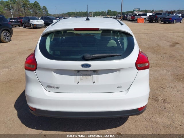 Ford FOCUS SE 2018 1FADP3K24JL231986 Image 16