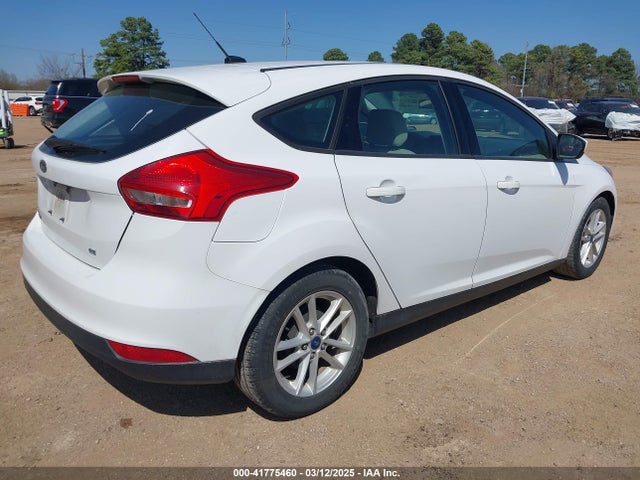 Ford FOCUS SE 2018 1FADP3K24JL231986 Image 4