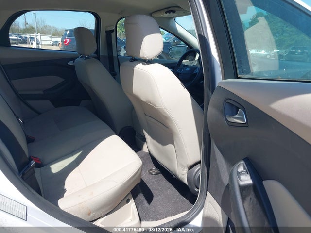 Ford FOCUS SE 2018 1FADP3K24JL231986 Image 8