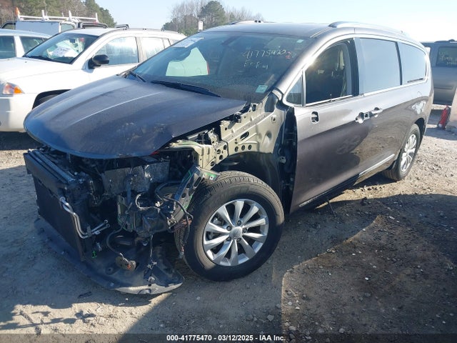 Chrysler Pacifica Touring L 2019 2C4RC1BGXKR531732 Image 2