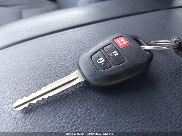 5TDZARFH9FS013289 Toyota Highlander Le