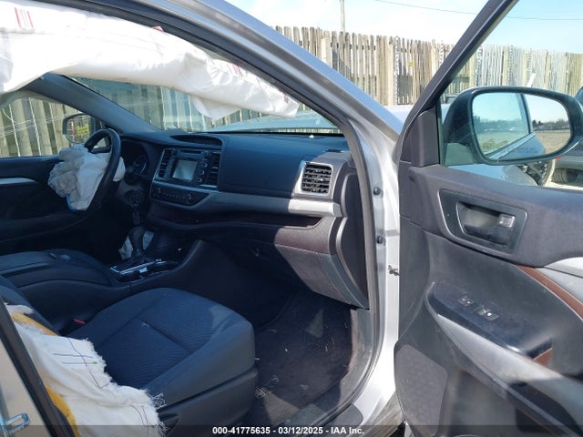 5TDZARFH9FS013289 Toyota Highlander Le