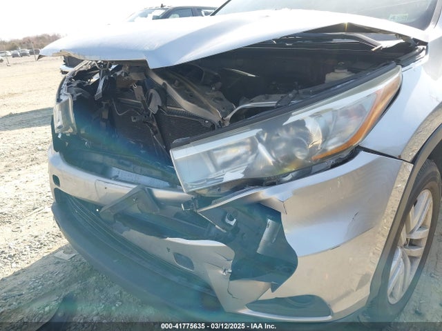 5TDZARFH9FS013289 Toyota Highlander Le