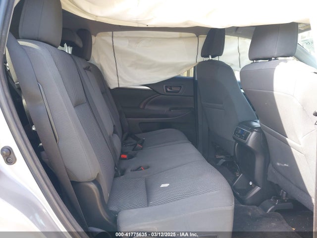 5TDZARFH9FS013289 Toyota Highlander Le