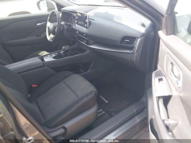5N1BT3BA1SC764606 Nissan Rogue Sv Fwd