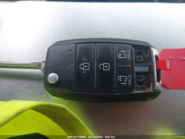 KNDMB5C12G6085086 KIA SEDONA LX